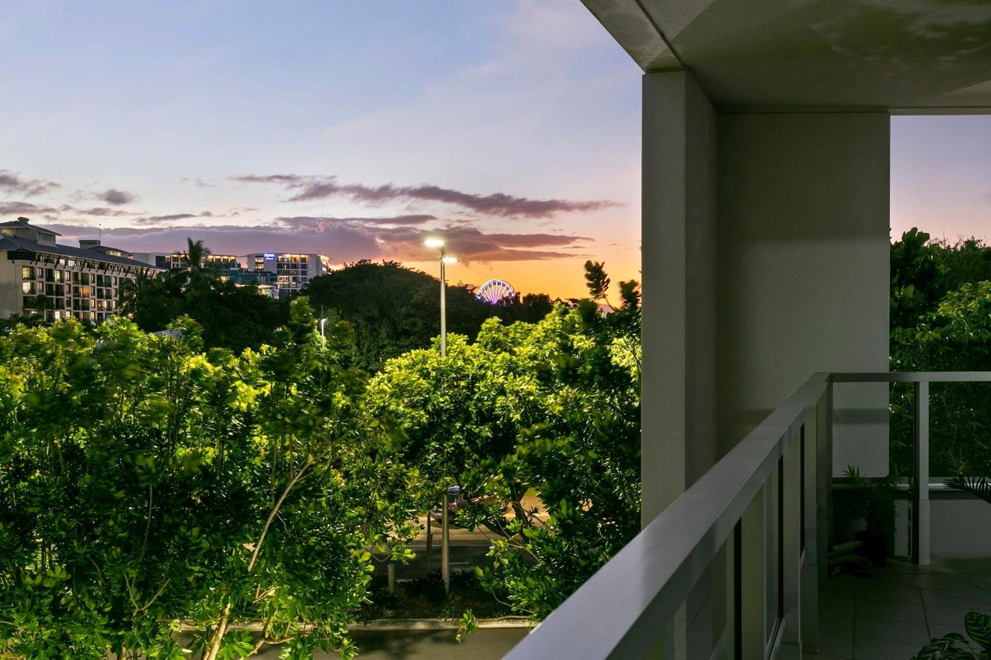 Coastal Harbour Lights -pool Gym & Prime Location Apartment Cairns