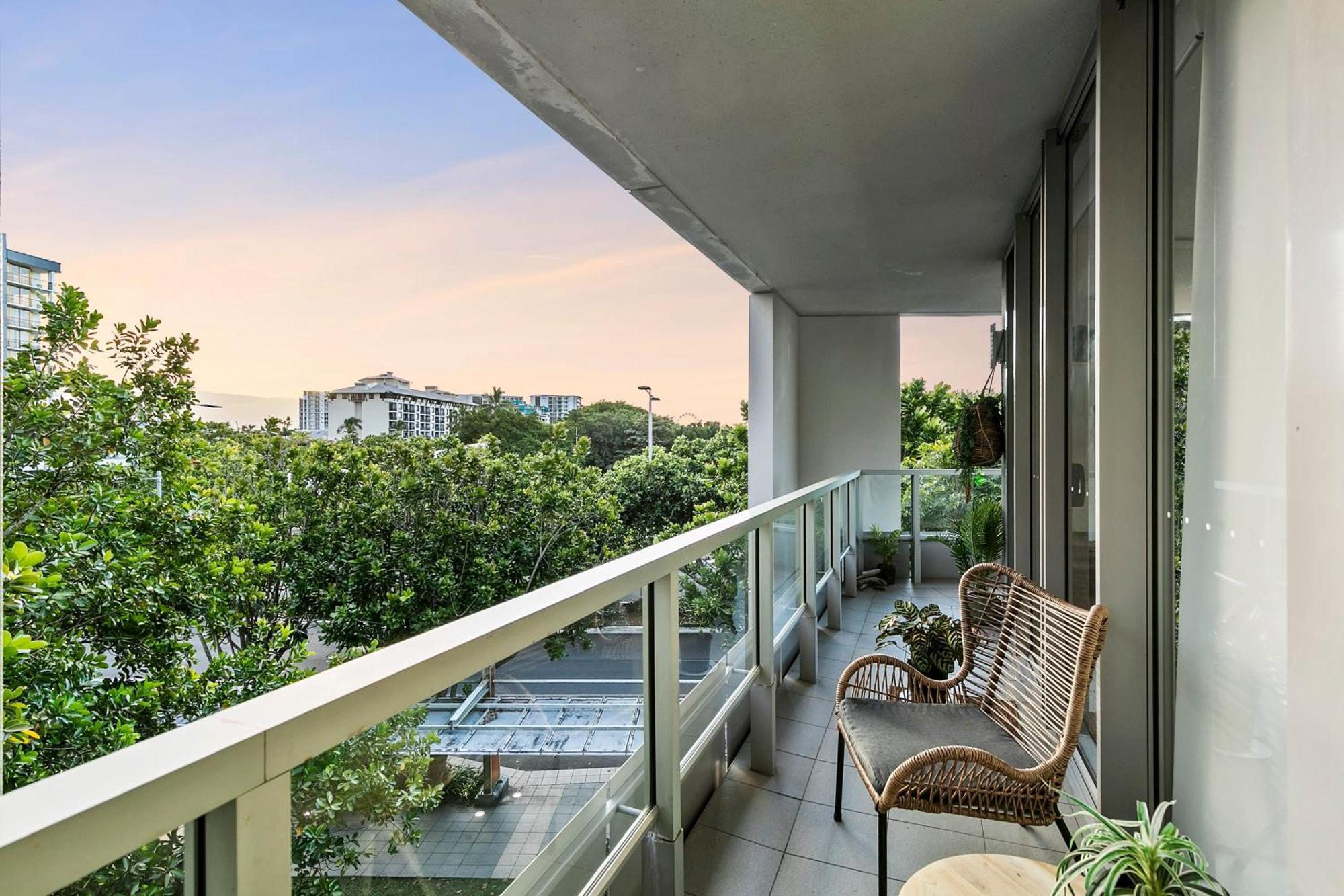 Coastal Harbour Lights -pool Gym & Prime Location Apartment Cairns