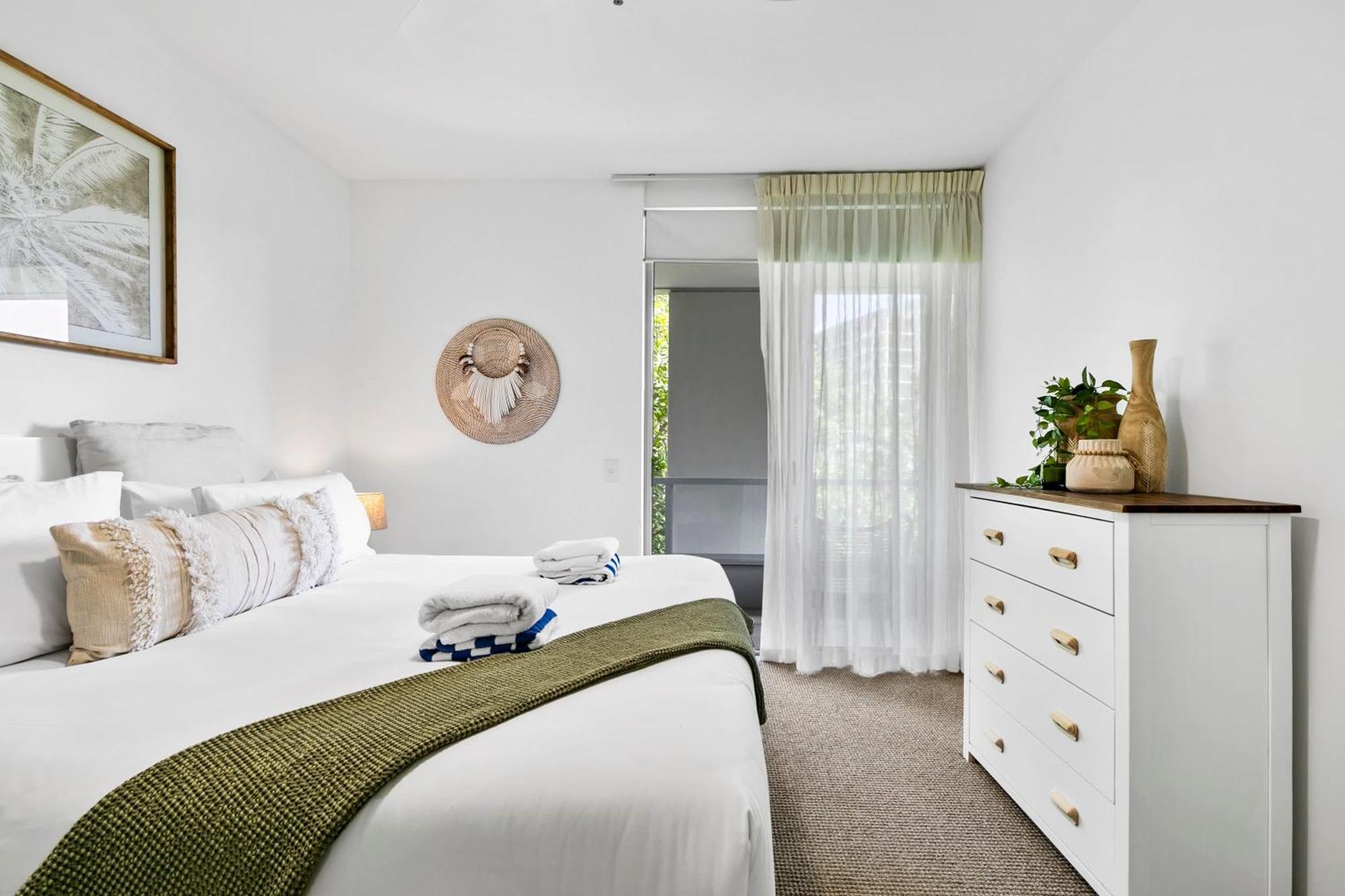 Apartment Coastal Harbour Lights -pool Gym & Prime Location