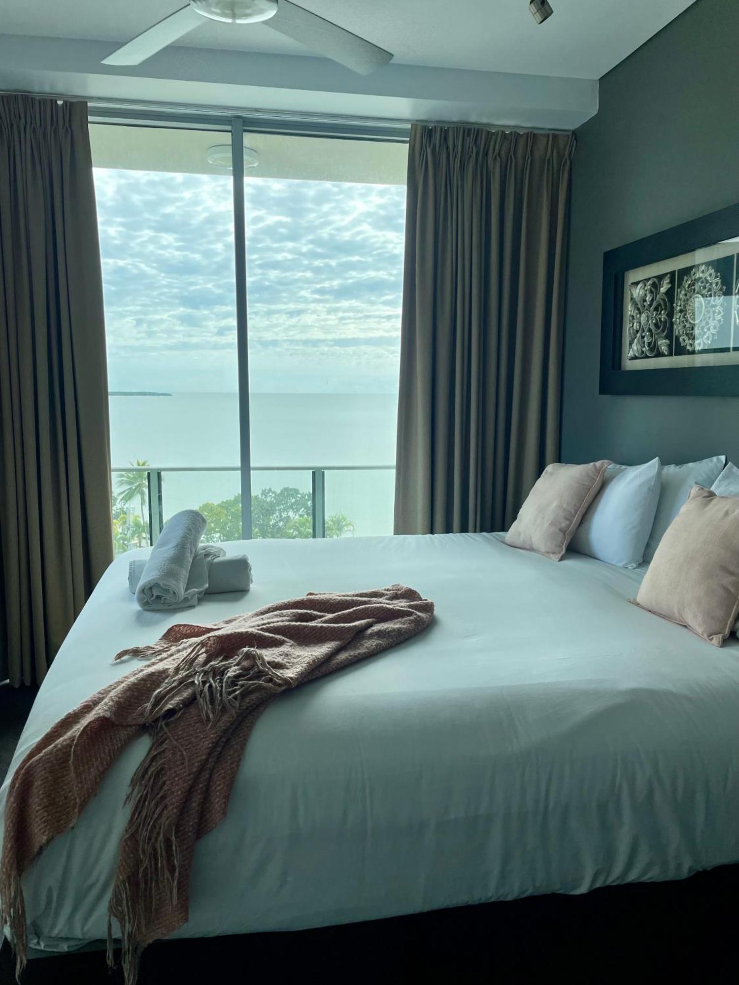 Trilogy On The Esplanade - Free Wi-fi Apartment *