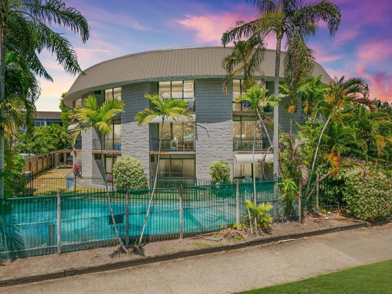 Modern Close To The Centre 21 *