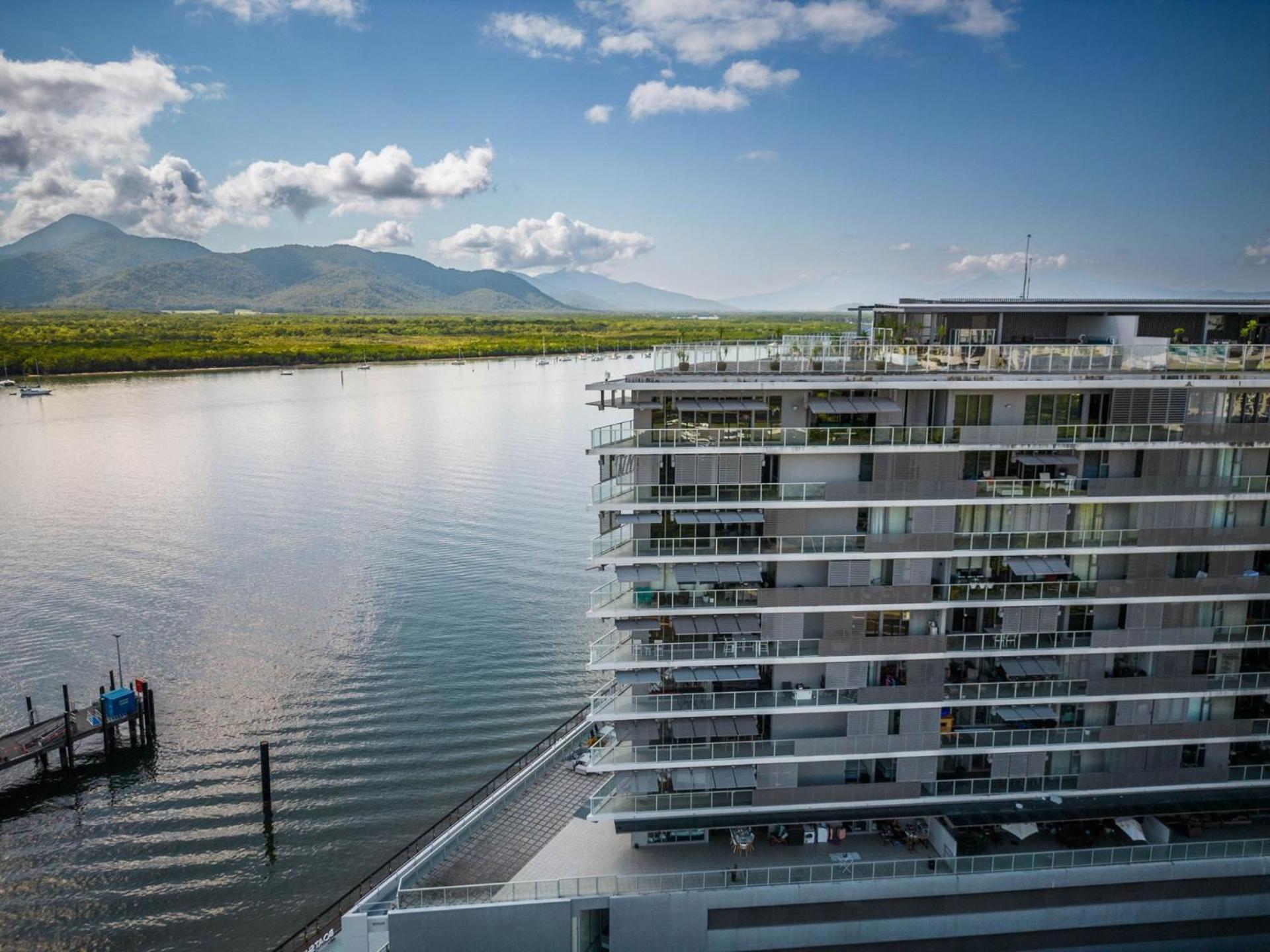 Belle Escapes 24 Harbour Lights Water View Apartment Cairns