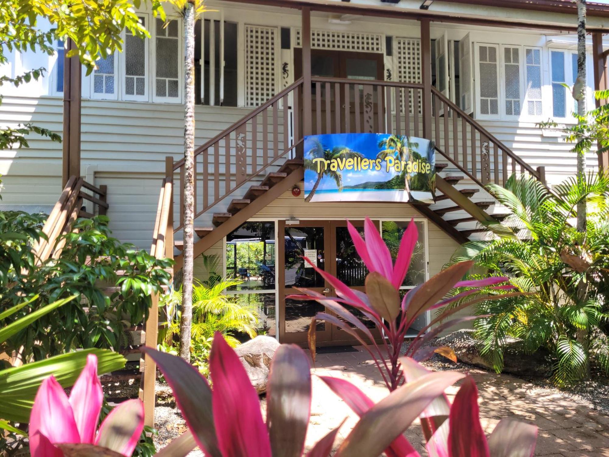 Hostel Travellers Paradise *