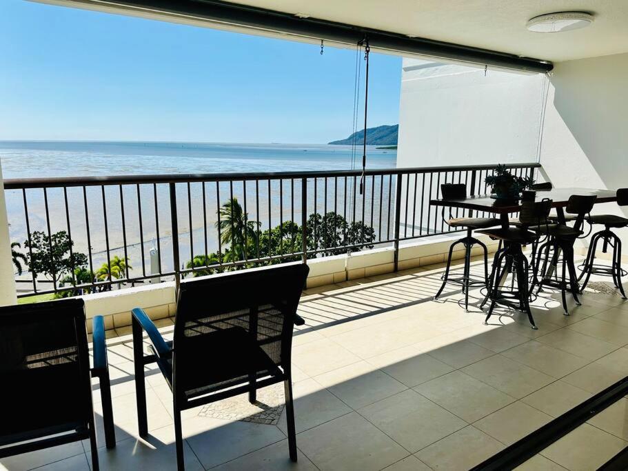 Apartment Tropical Ocean Sunrises & Magical Mountain Sunsets Cairns