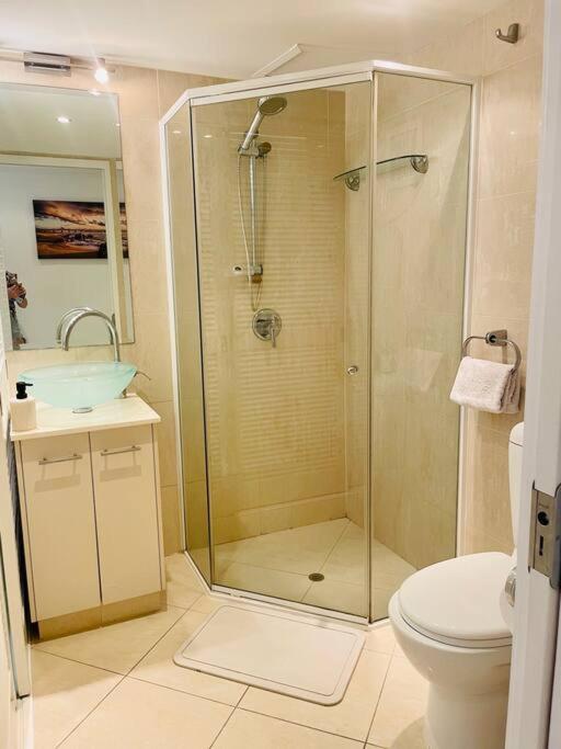 Tropical Ocean Sunrises & Magical Mountain Sunsets Apartment Cairns