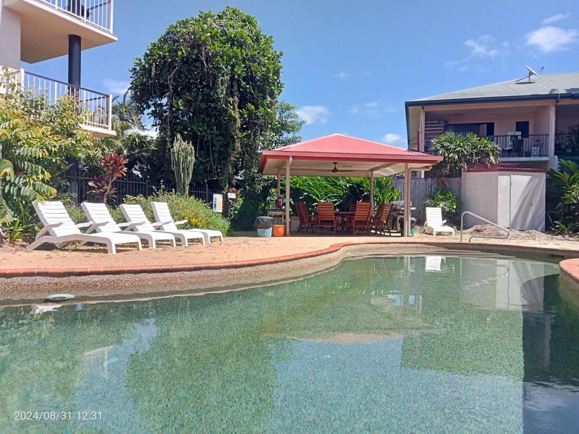Cairns Chic Suite - Motel Room A *