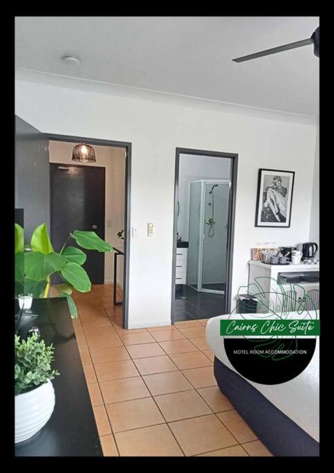 Cairns Chic Suite - Motel Room A