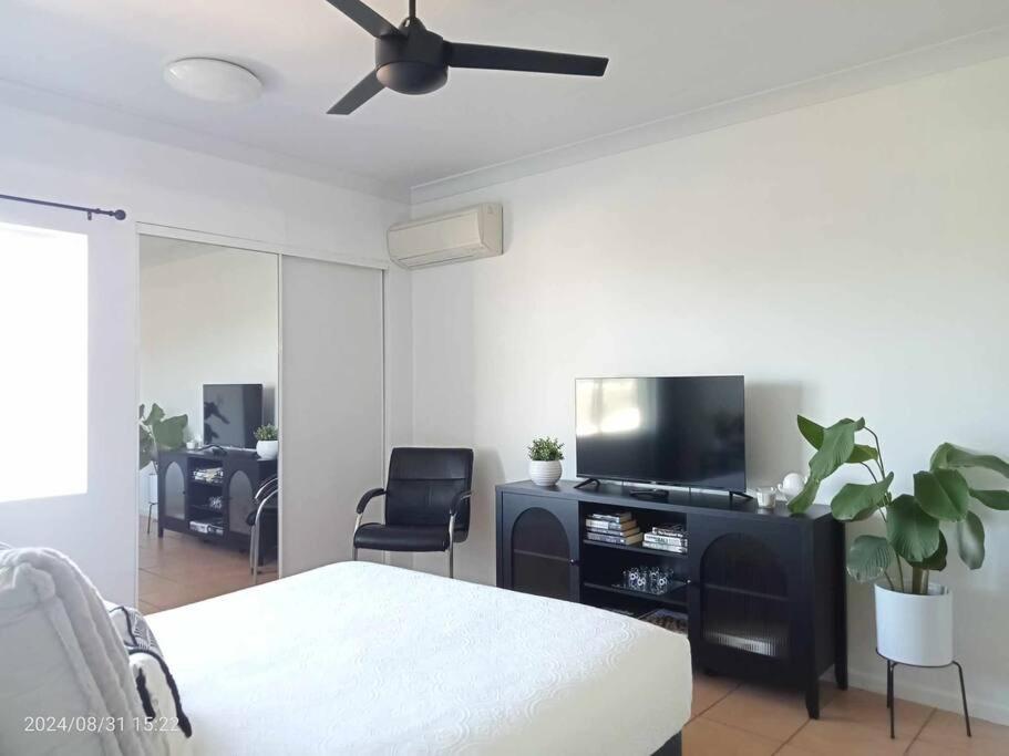 Cairns Chic Suite - Motel Room A * Cairns