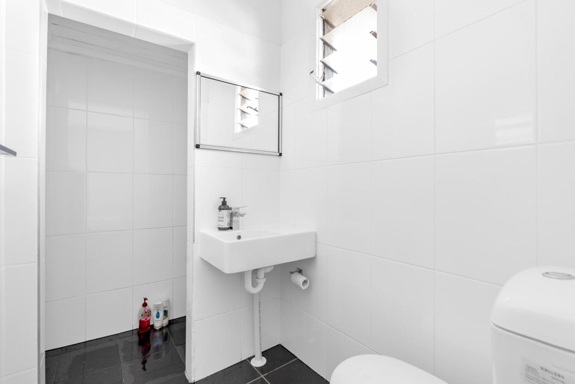 Apartment 6 Bedroom 3 Bathroom