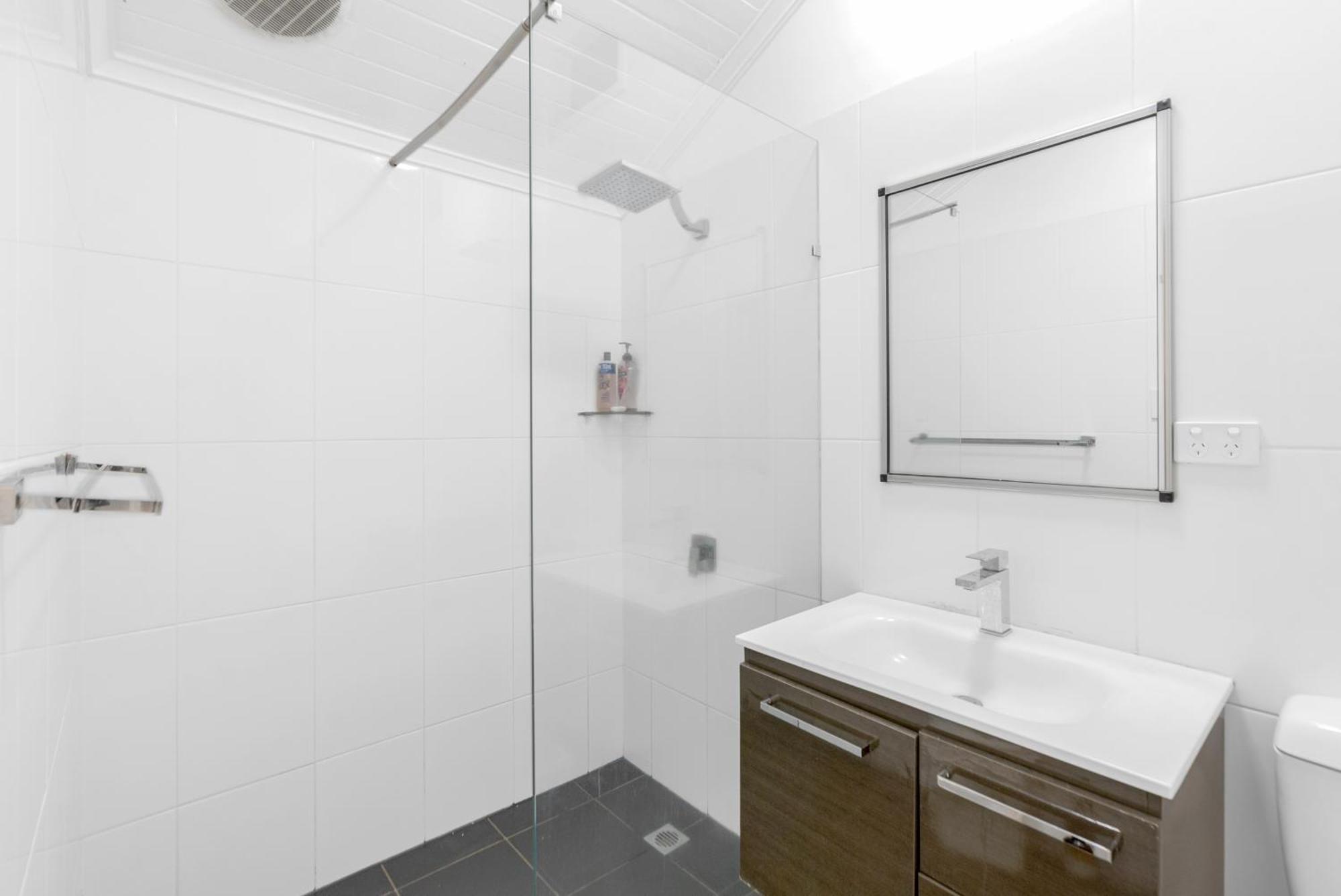 6 Bedroom 3 Bathroom Cairns
