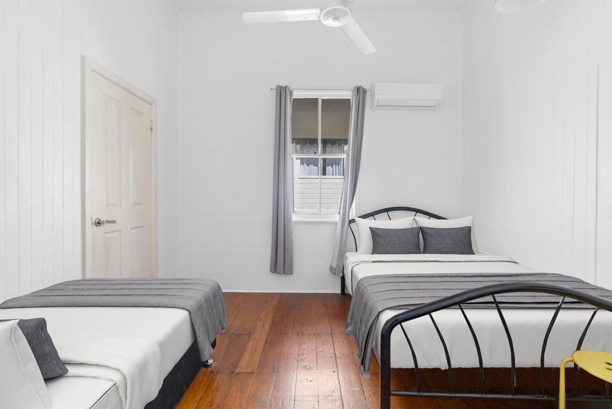 6 Bedroom 3 Bathroom Apartment *