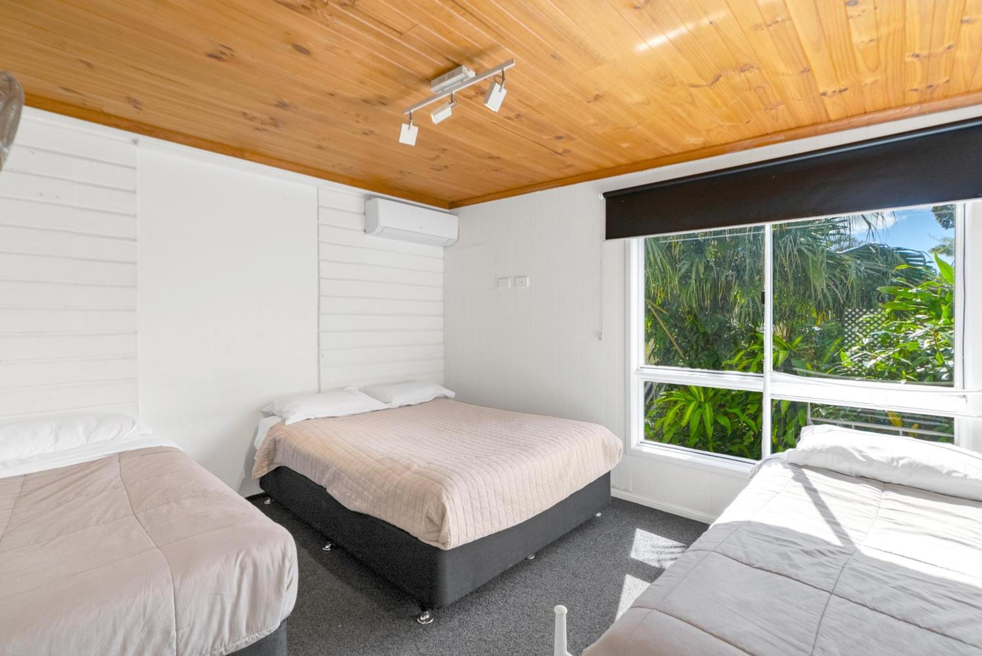6 Bedroom 3 Bathroom *