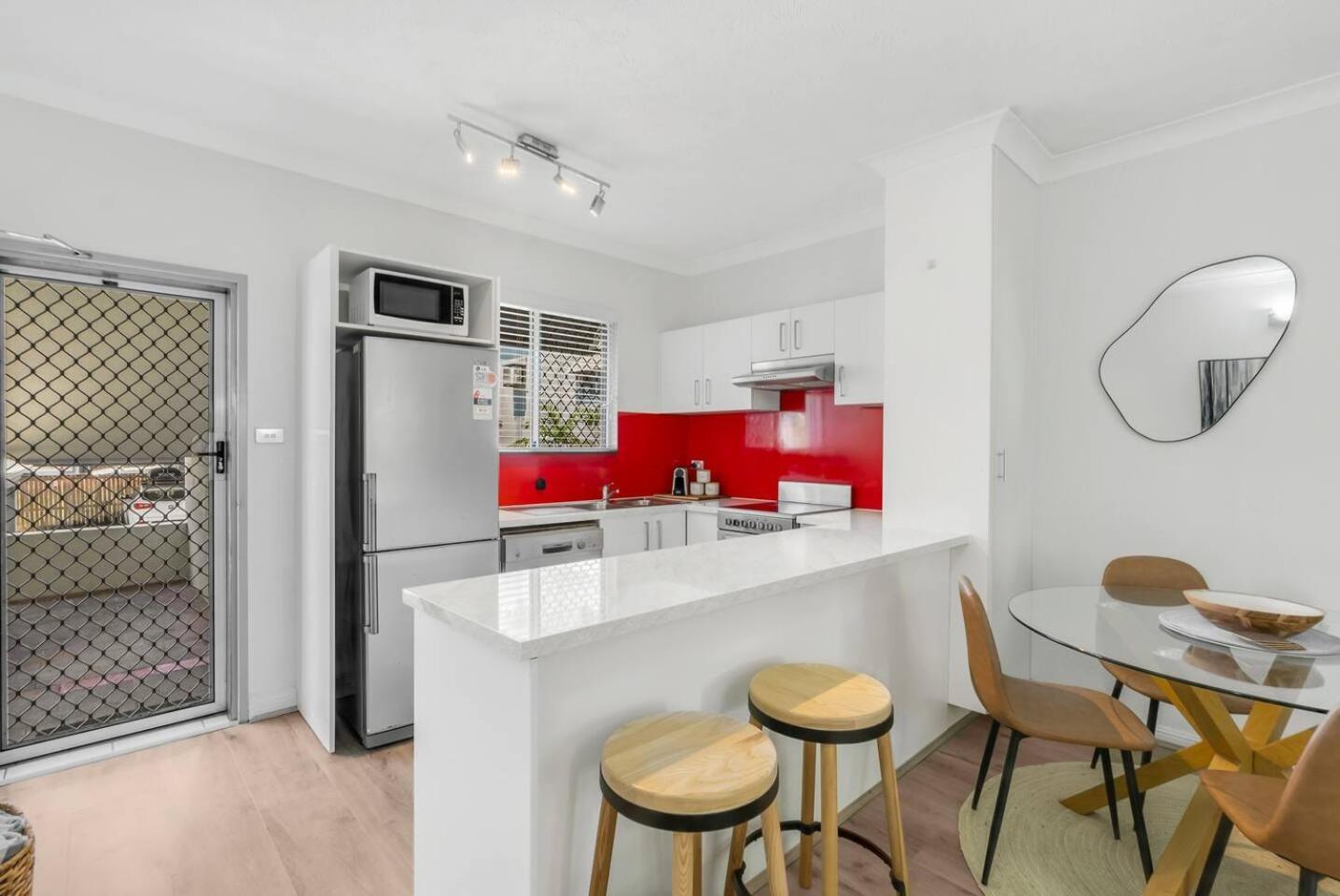 Apartment Leafy Solace - A Contemporary Hideaway Cairns