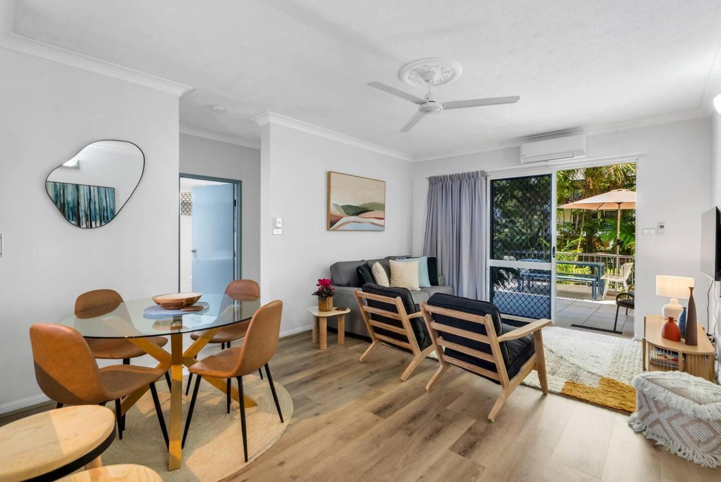 Leafy Solace - A Contemporary Hideaway Apartment