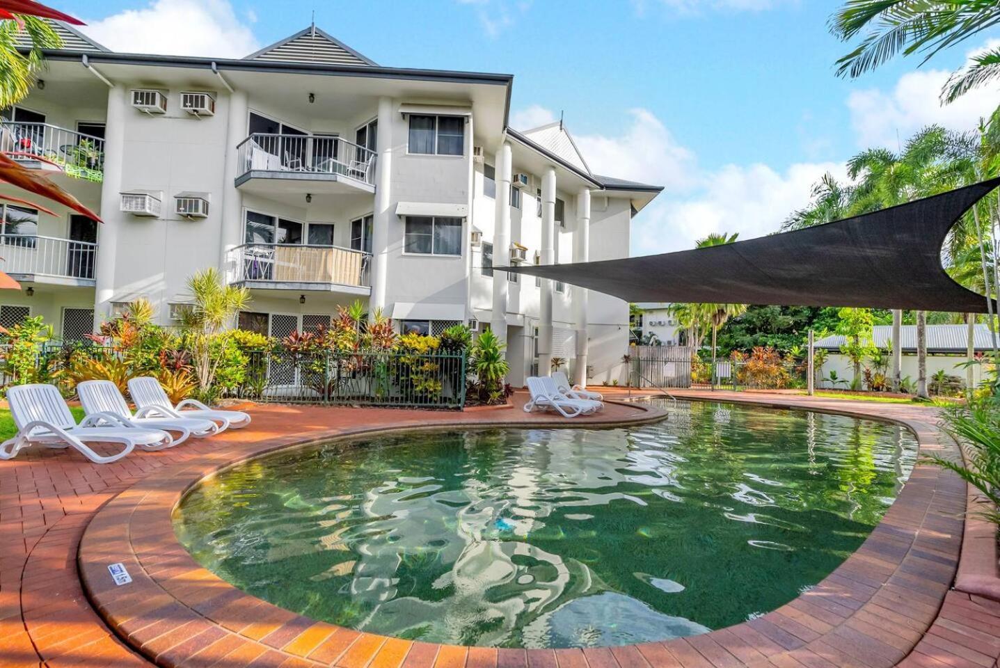 Leafy Solace - A Contemporary Hideaway