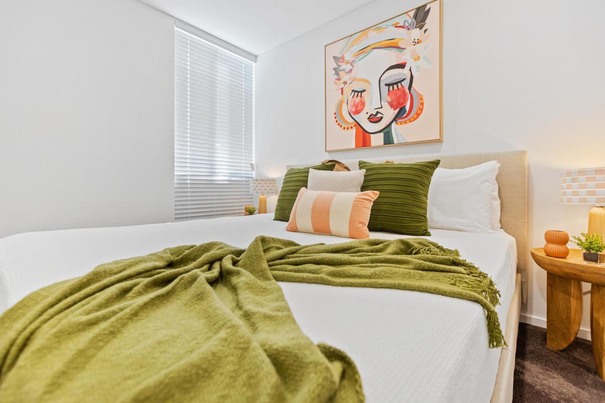 Modern With Esplanade Views Near The Hospital Apartment *