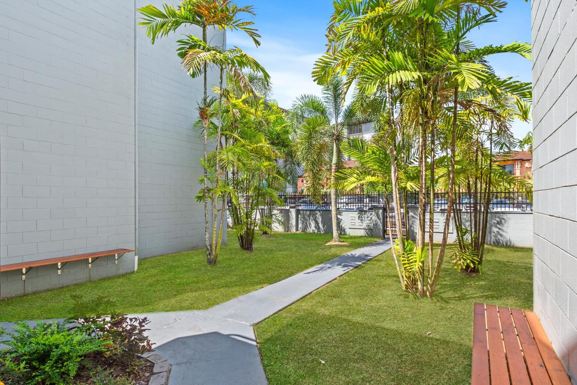 Modern With Esplanade Views Near The Hospital Apartment Cairns