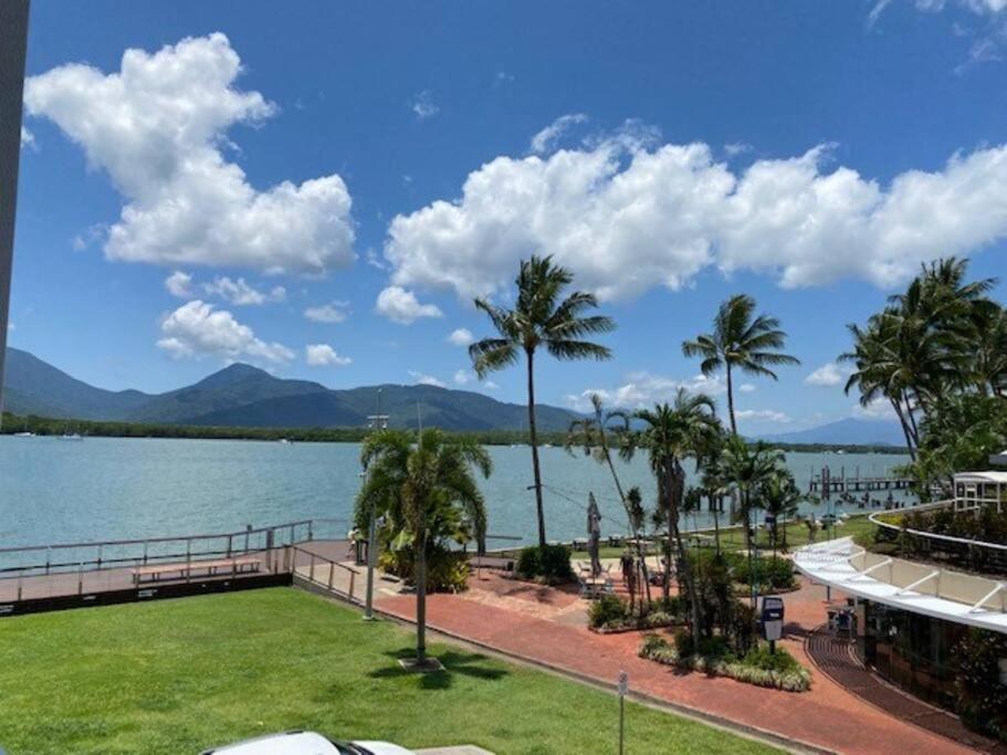 Căn hộ Lovely Waterfront At Harbour Lights Cairns