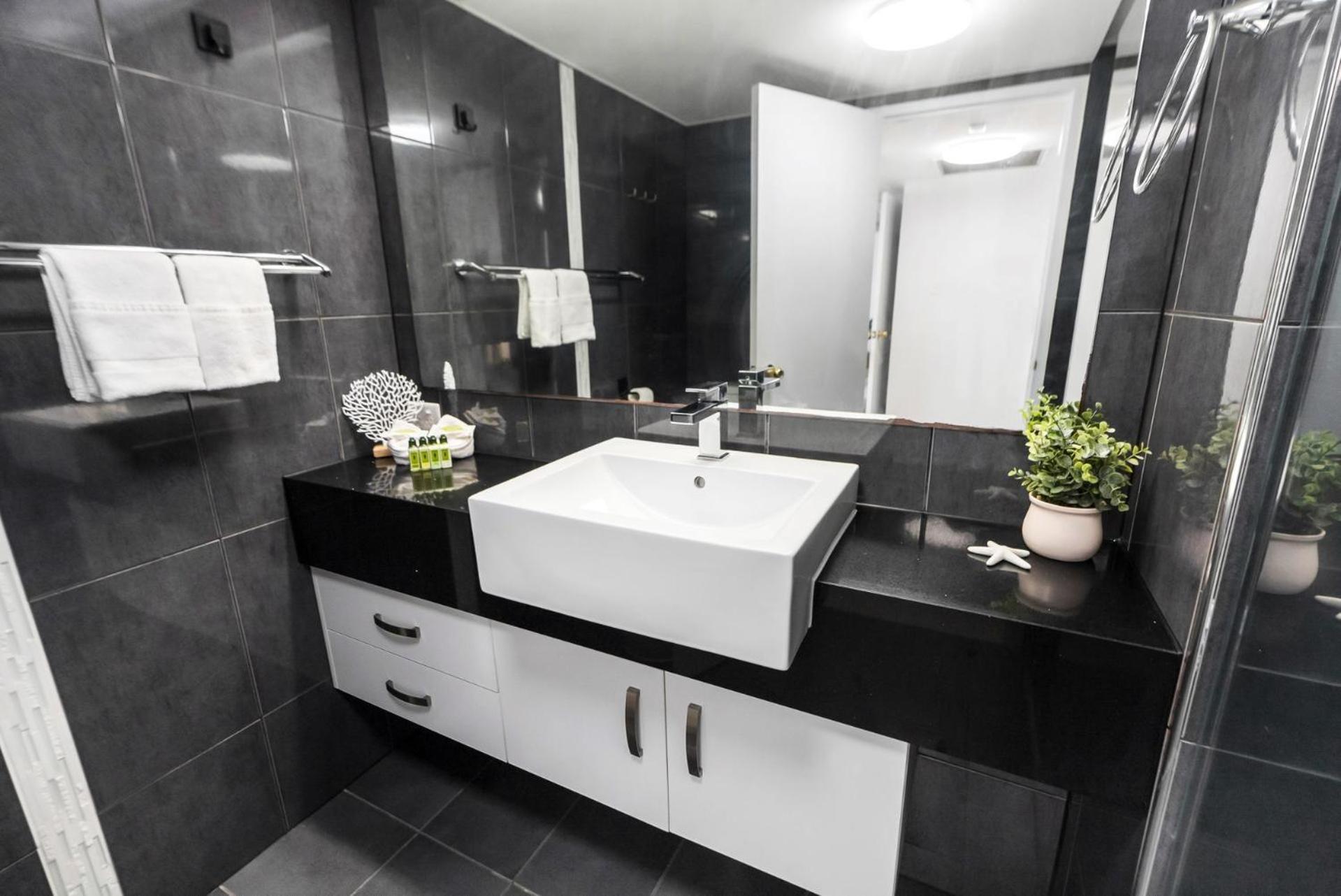 Belle Escapes Rydges Plaza Esplanade Luxury 2-bedroom Apartment Cairns