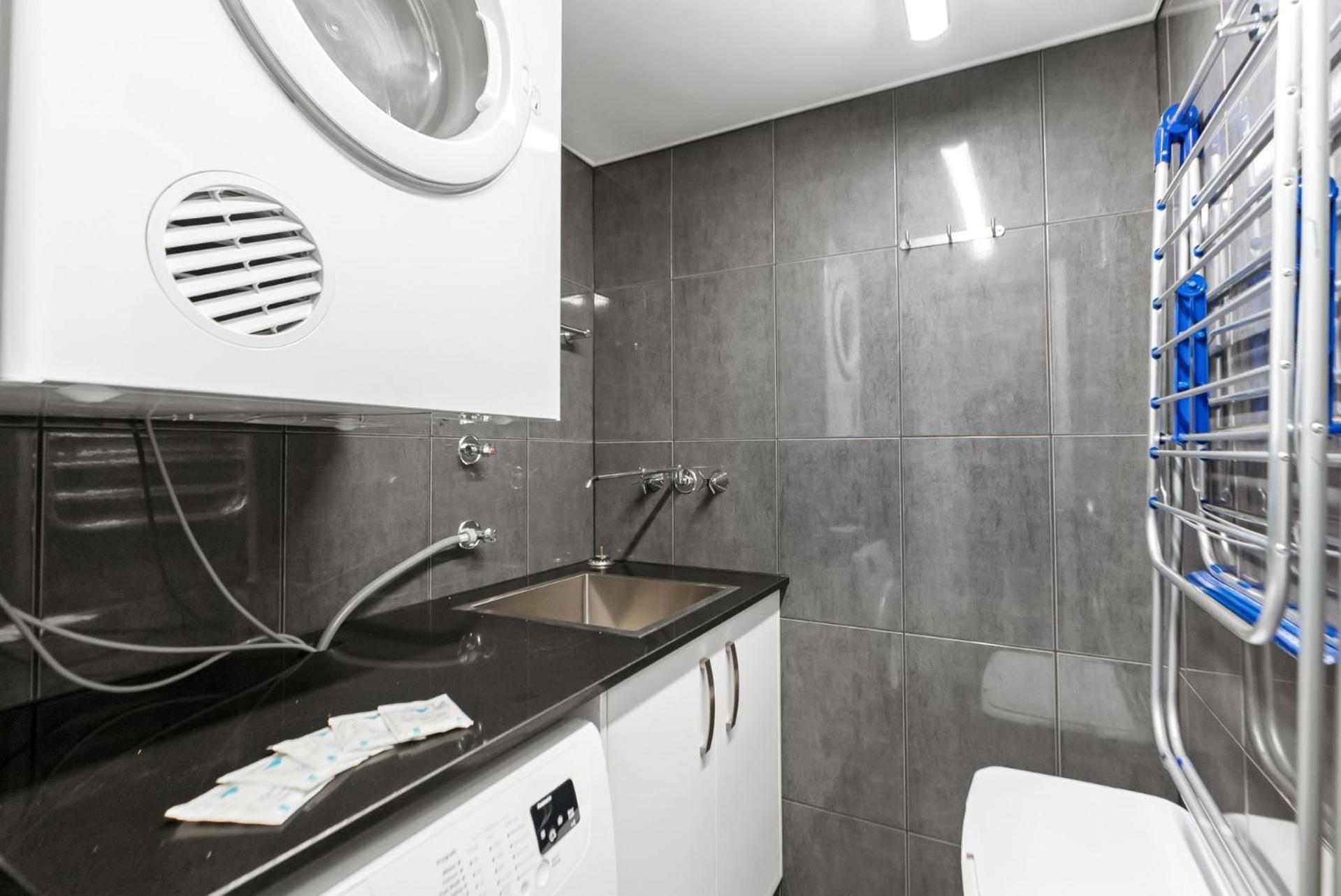 Belle Escapes Rydges Plaza Esplanade Luxury 2-bedroom