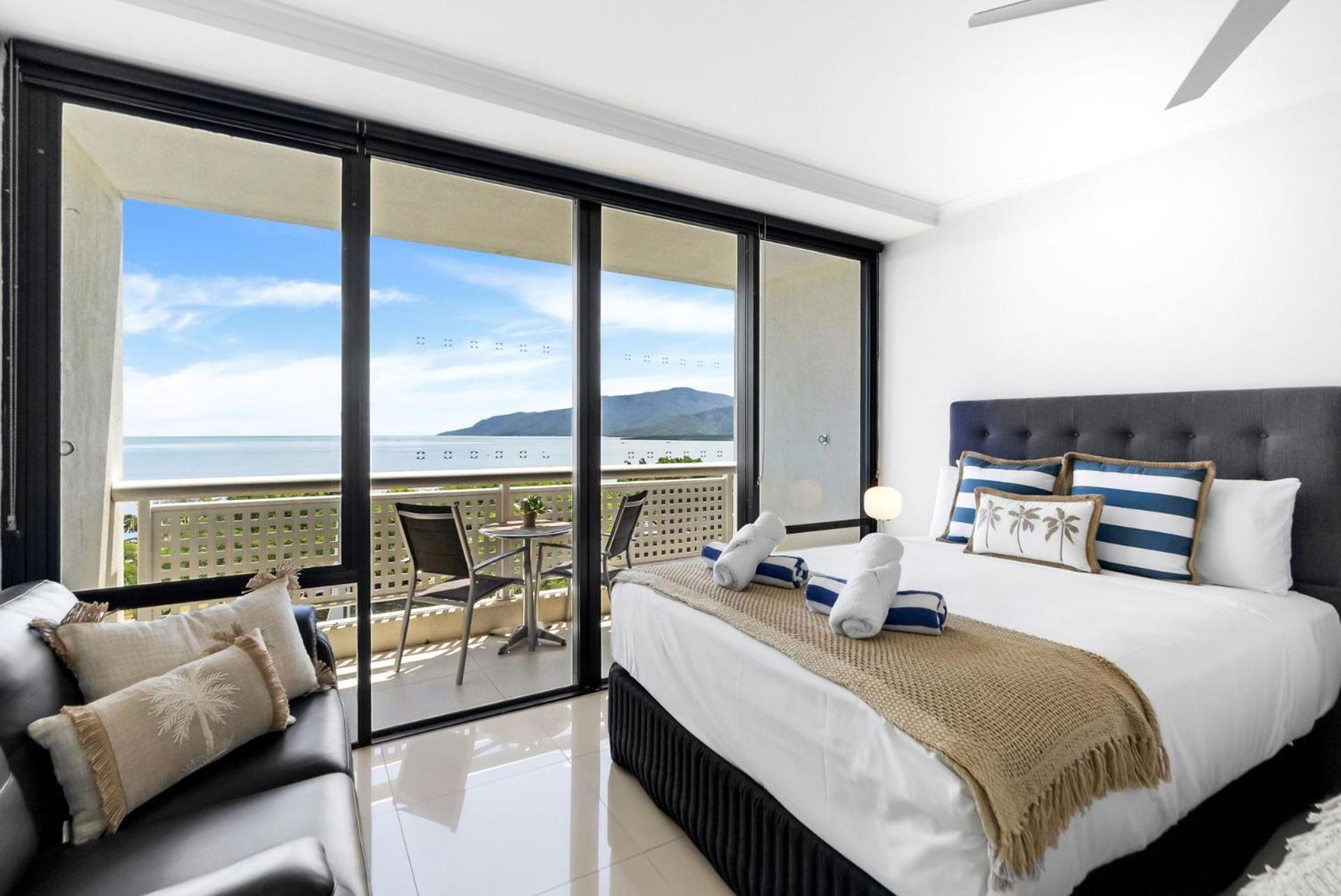 Belle Escapes Rydges Plaza Esplanade Luxury 2-bedroom