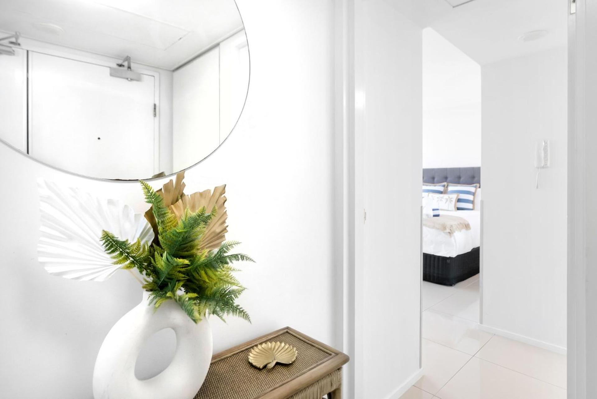 Belle Escapes Rydges Plaza Esplanade Luxury 2-bedroom *