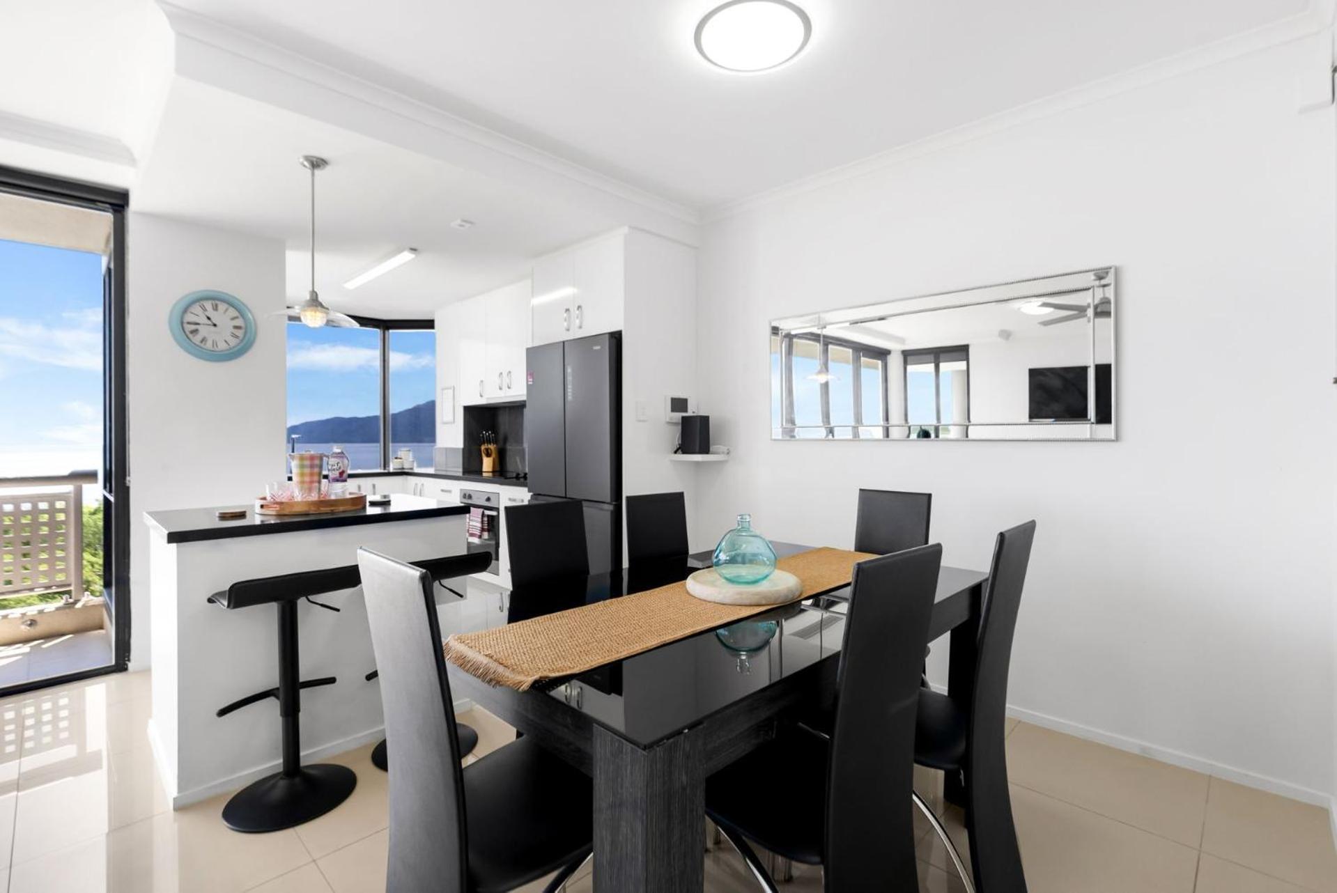 Belle Escapes Rydges Plaza Esplanade Luxury 2-bedroom Apartment
