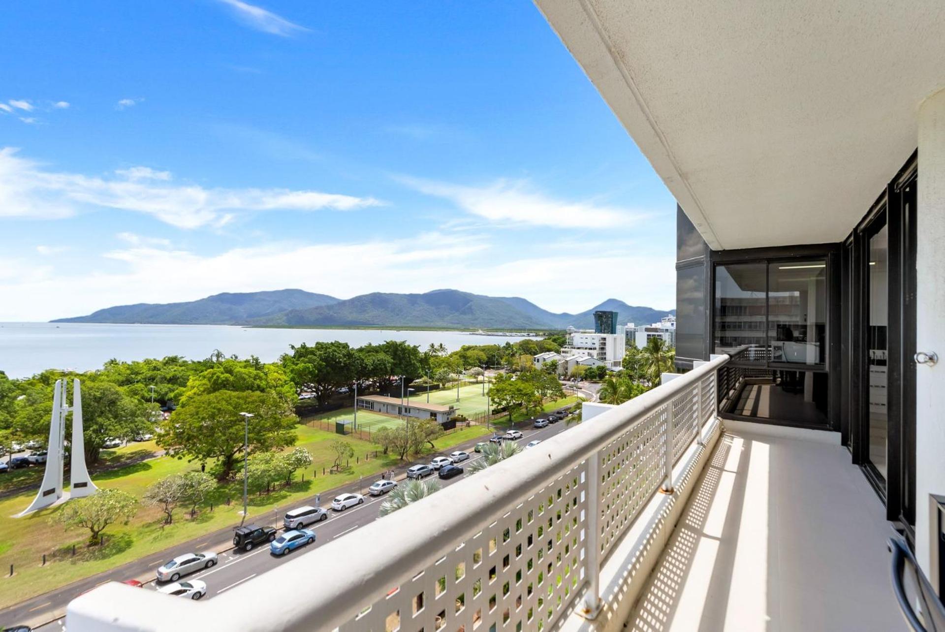 Belle Escapes Rydges Plaza Esplanade Luxury 2-bedroom * Cairns