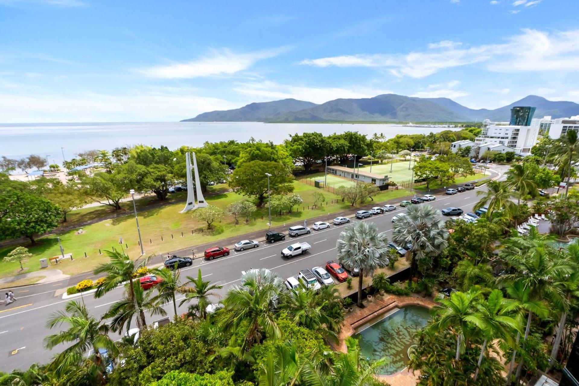 Belle Escapes Rydges Plaza Esplanade Luxury 2-bedroom