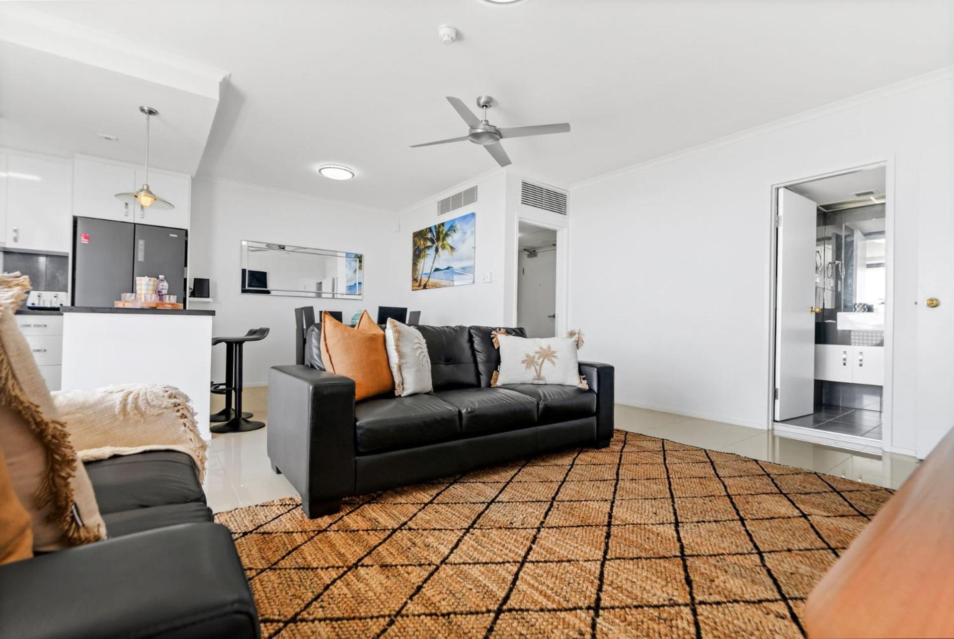 Belle Escapes Rydges Plaza Esplanade Luxury 2-bedroom Cairns