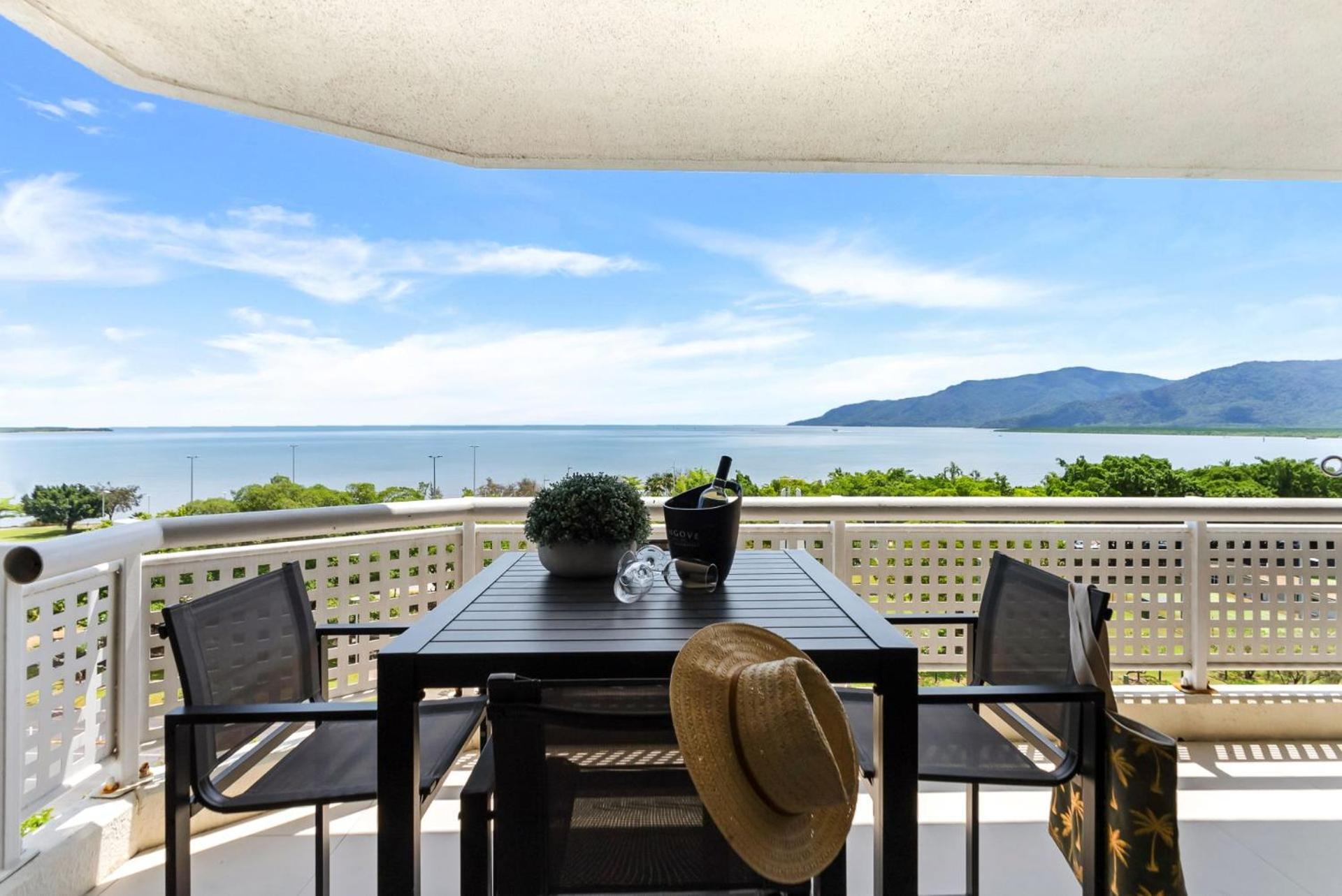 Belle Escapes Rydges Plaza Esplanade Luxury 2-bedroom Cairns