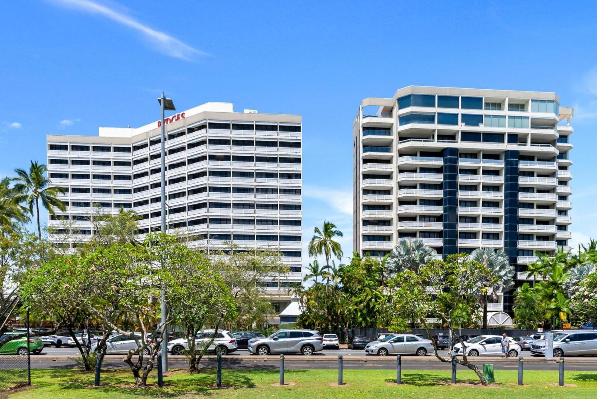 Belle Escapes Rydges Plaza Esplanade Luxury 2-bedroom