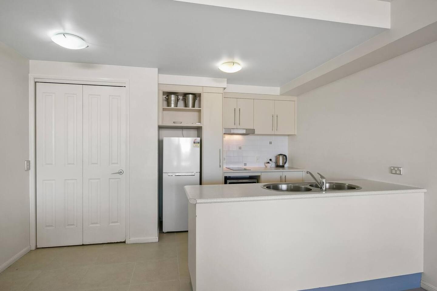 Modern Rooftop Pool Retreat In Centre Of Town Apartment Cairns