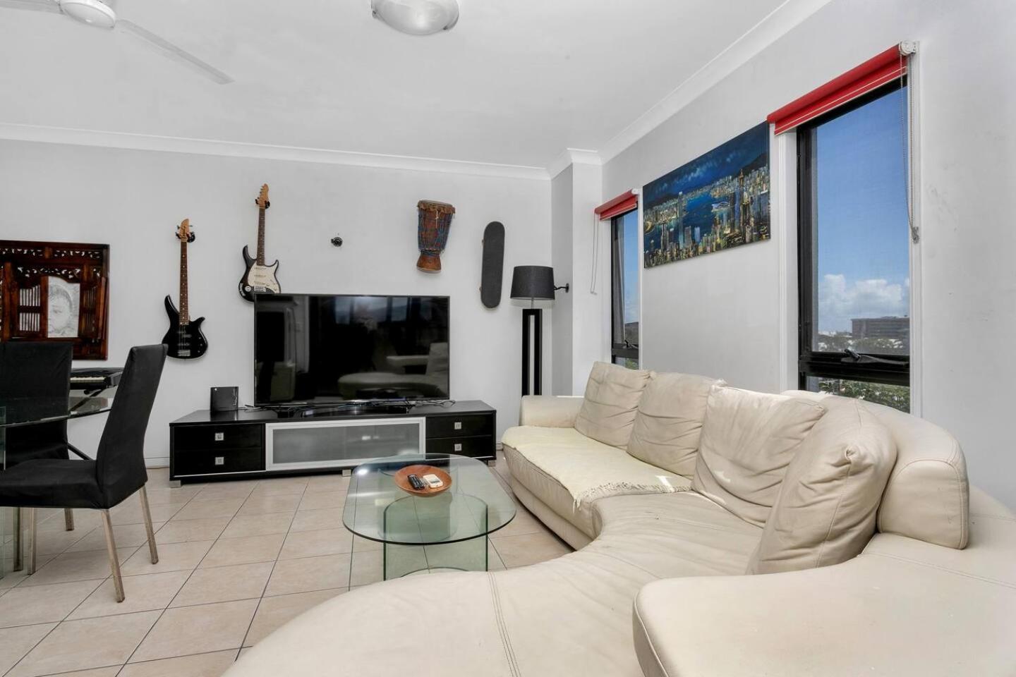 Poolside Panoramic Breeze With Soaring Views Apartment *