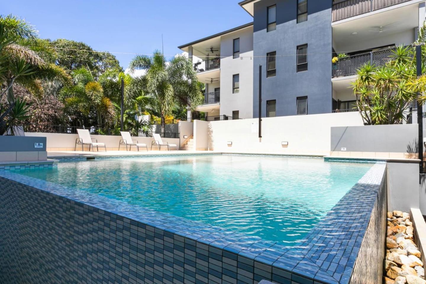 Poolside Panoramic Breeze With Soaring Views * Cairns