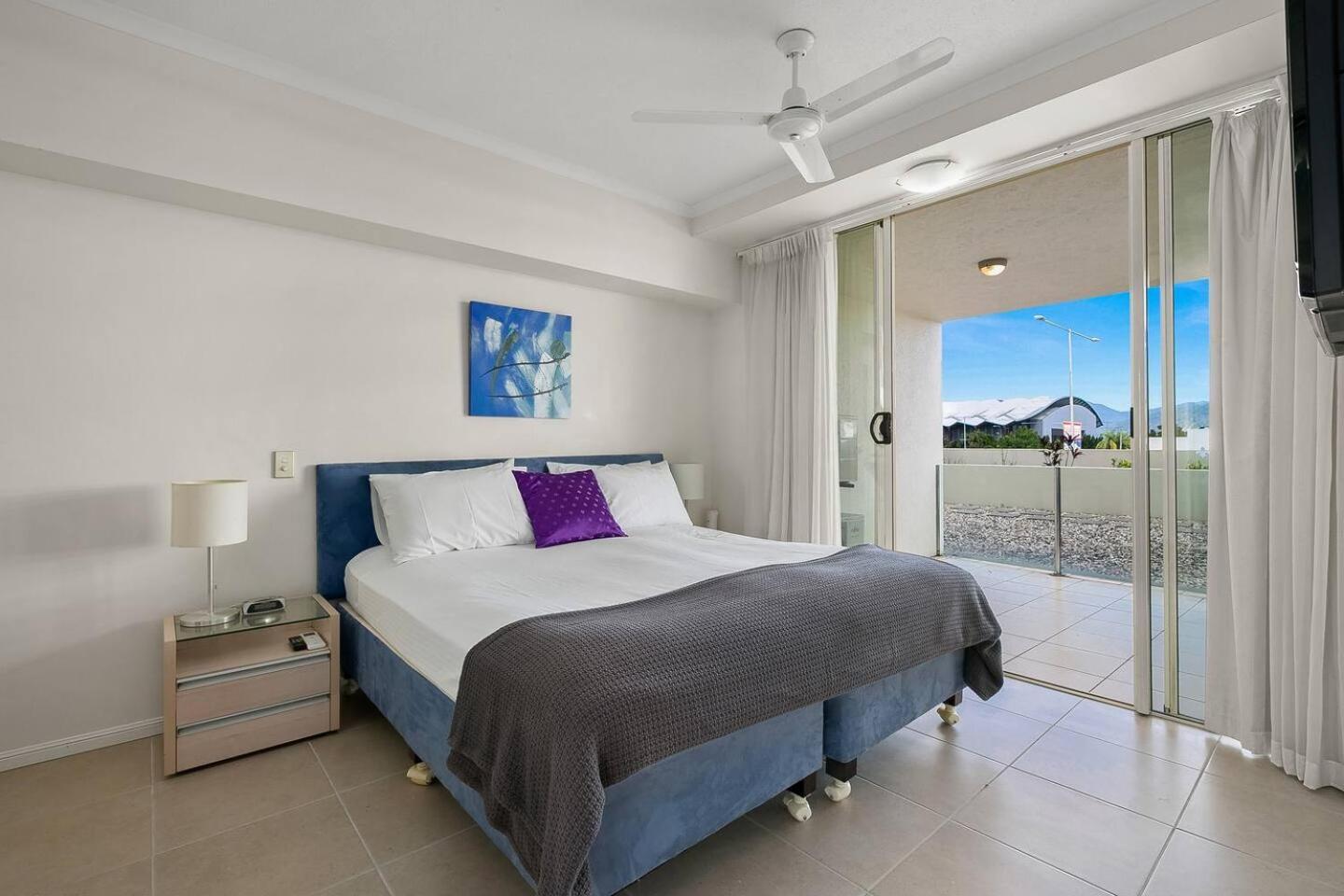 Apartment Modern Rooftop Pool Retreat In Centre Of Town *