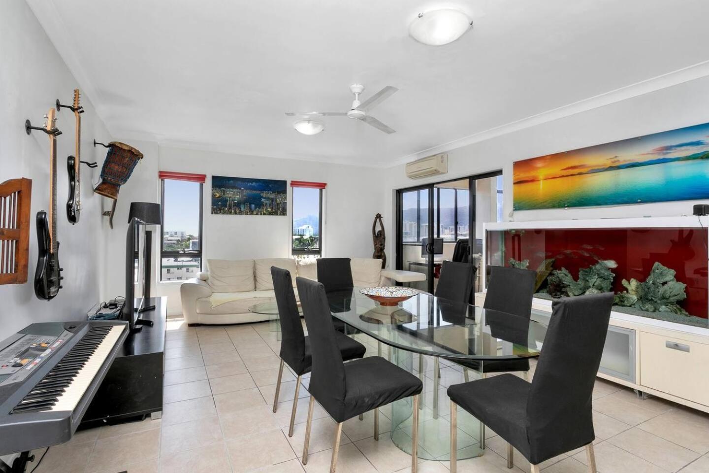 Apartment Poolside Panoramic Breeze With Soaring Views