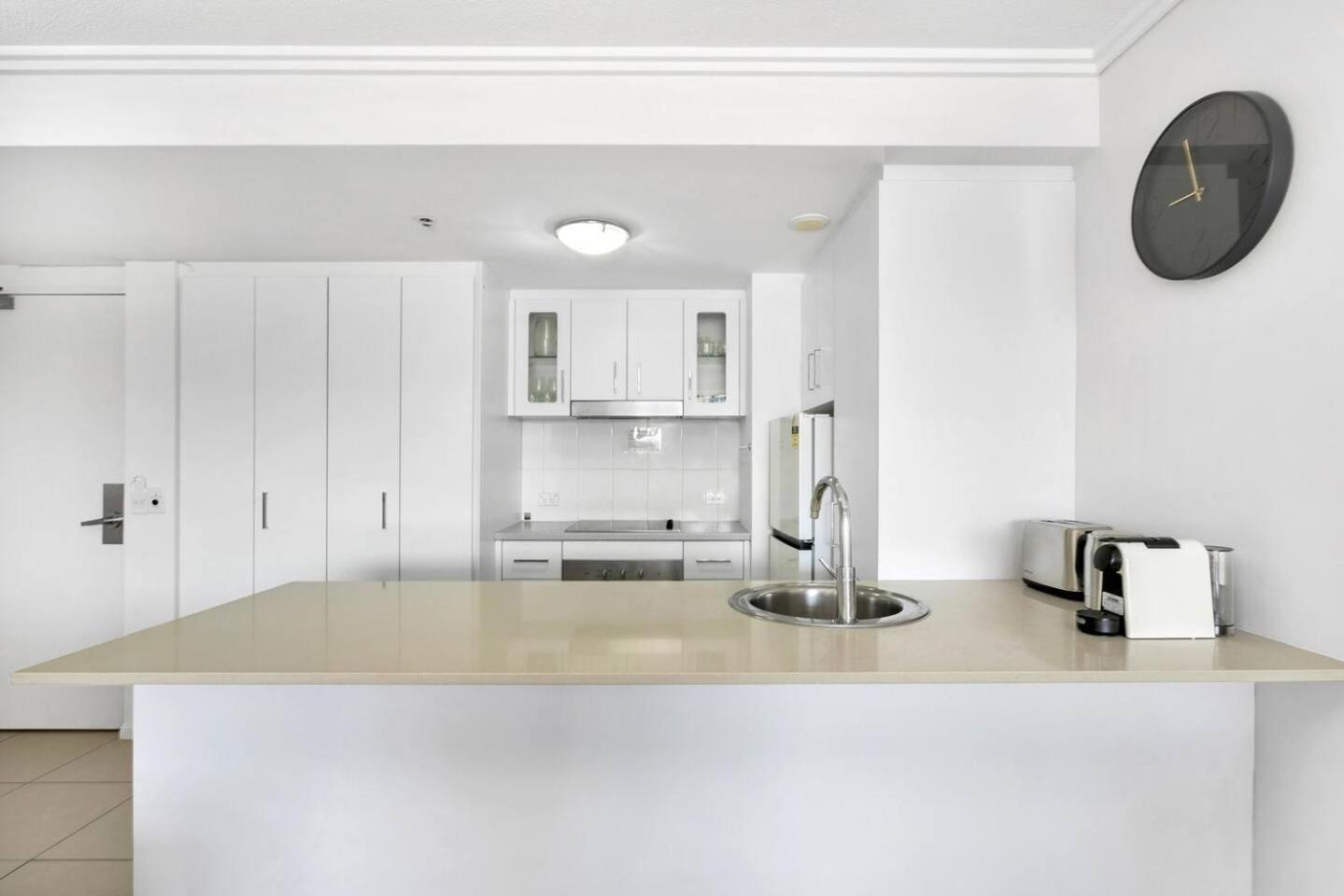Easy Coastal Living In With Rooftop Pool Cairns