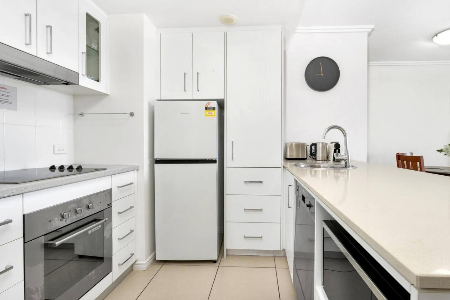 Apartment Easy Coastal Living In With Rooftop Pool Cairns