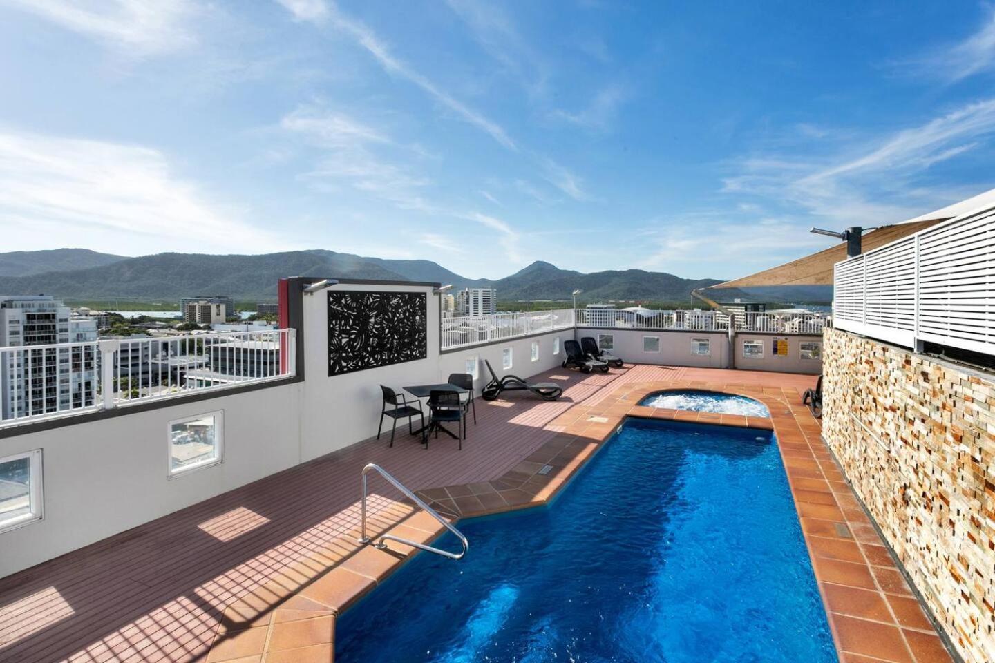 Apartment Easy Coastal Living In With Rooftop Pool *