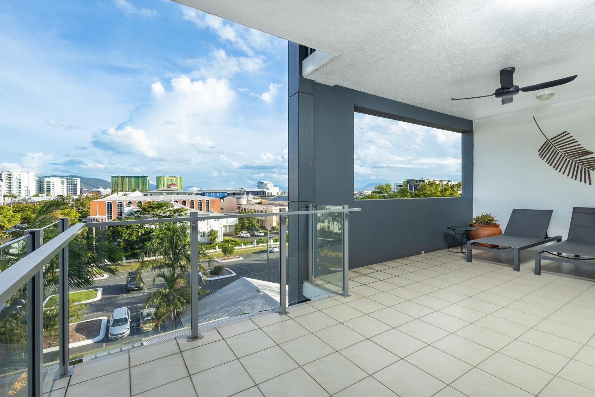 Panoramic Views 3br Apartment