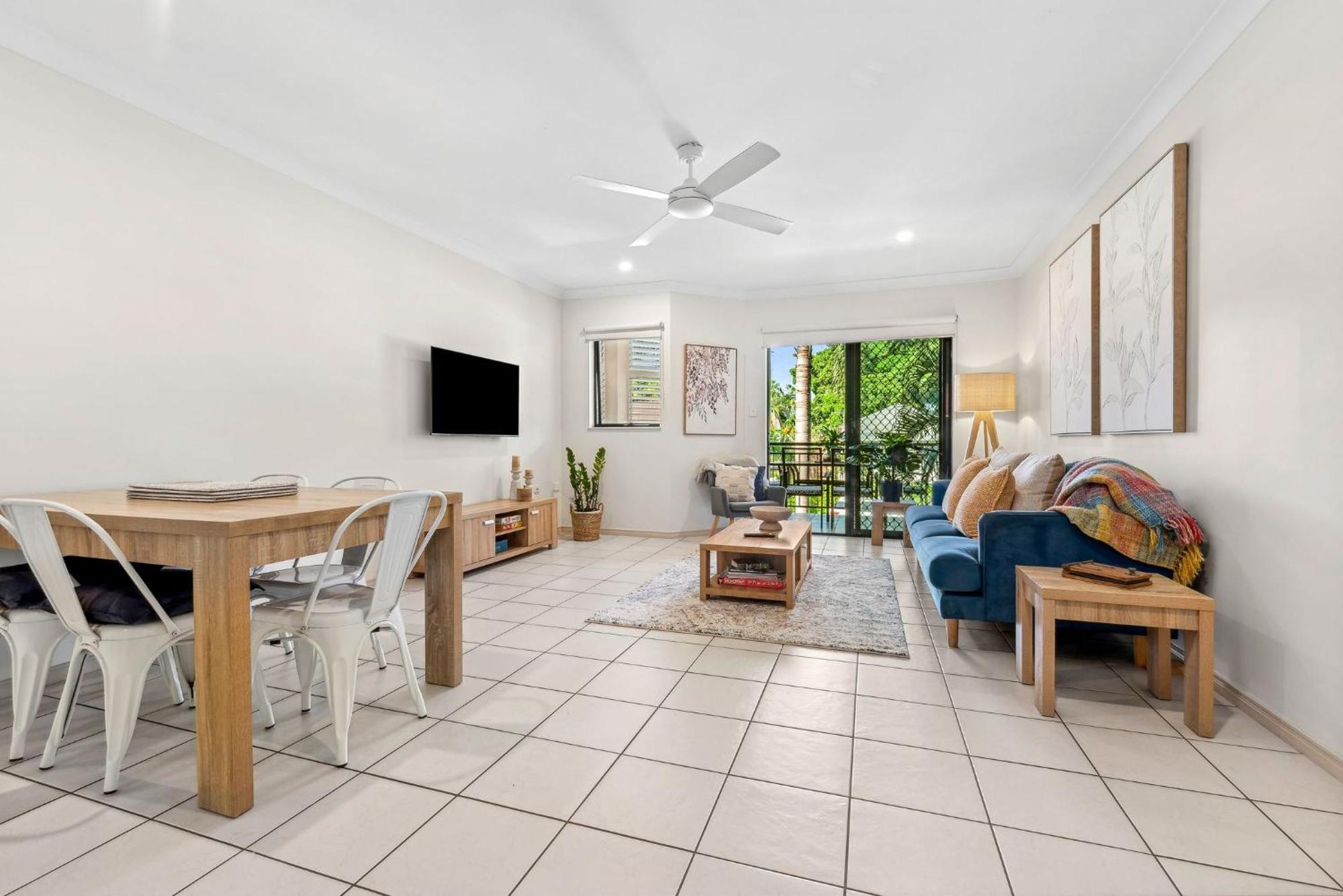 Oceanbreeze In North Cairns