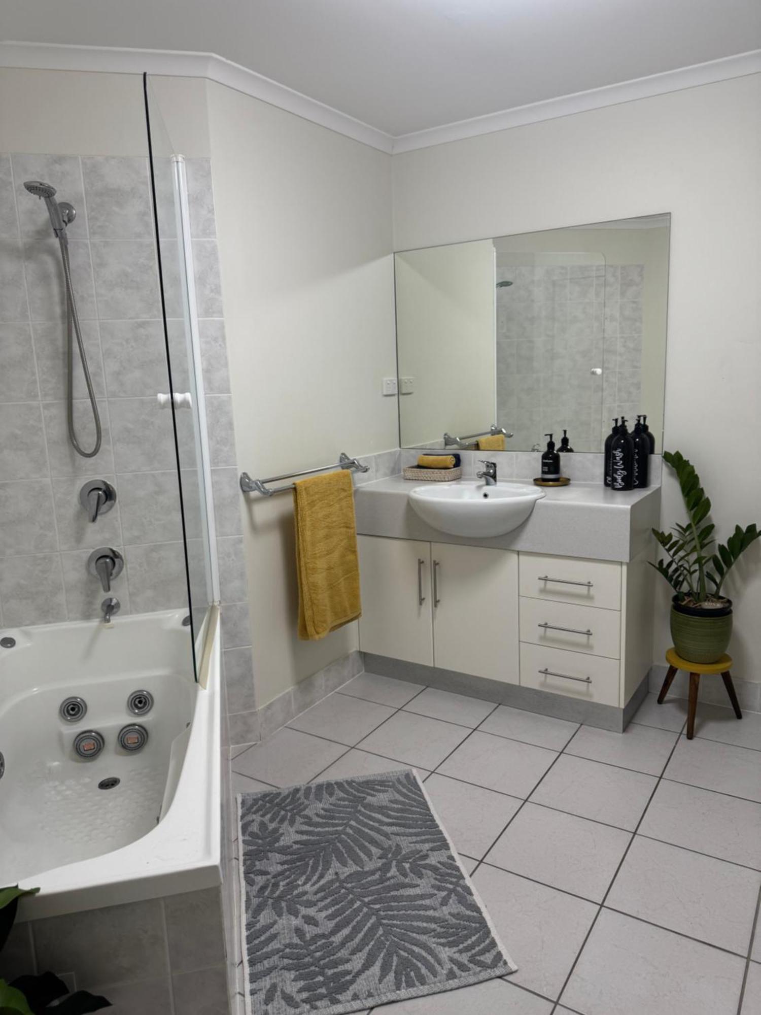 Oceanbreeze In North Cairns