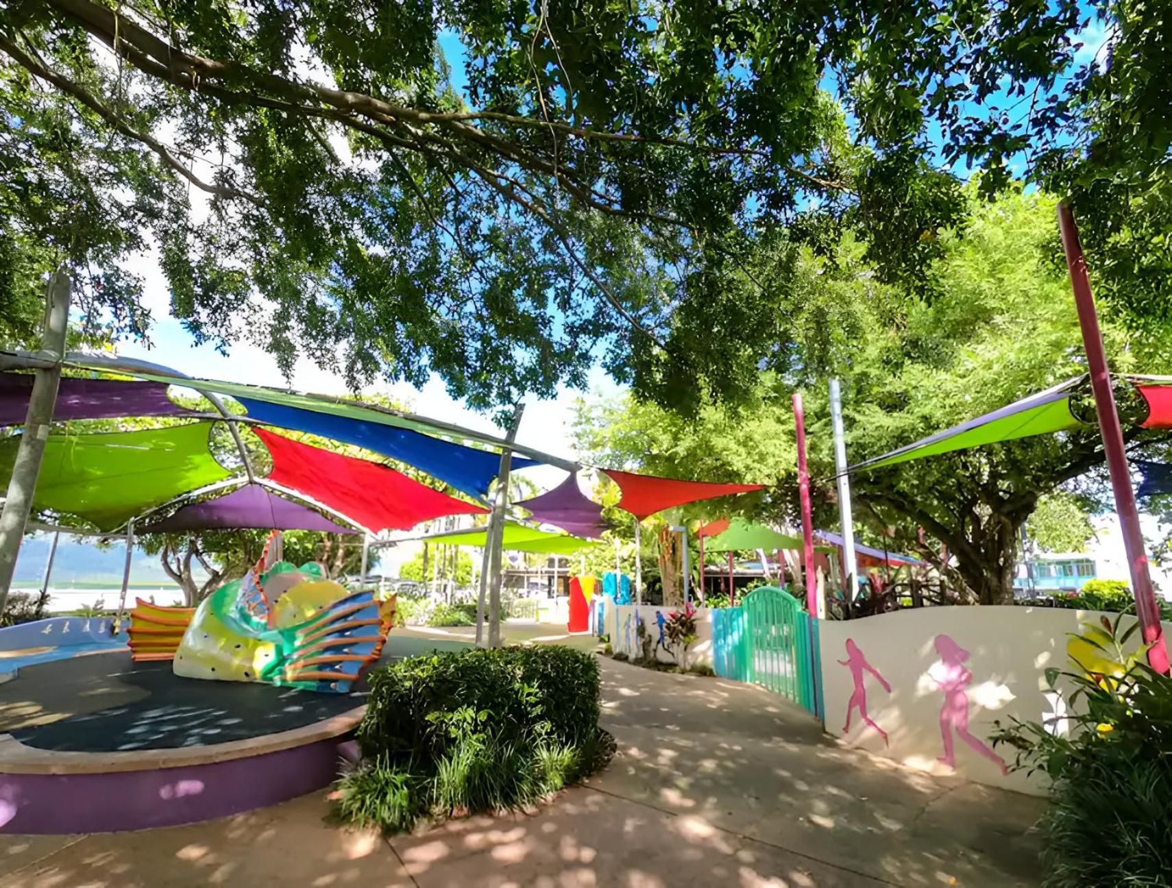 3 Bedroom 2 Bathroom, 5 Minute Walk To Esplanade Apartamento *