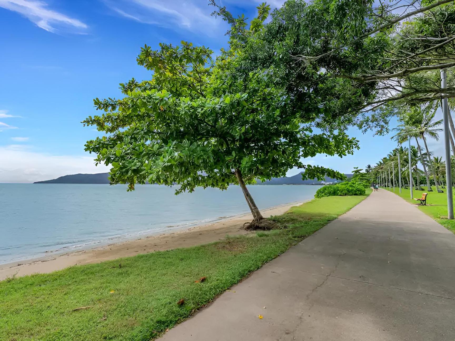 3 Bedroom 2 Bathroom, 5 Minute Walk To Esplanade Apartamento *