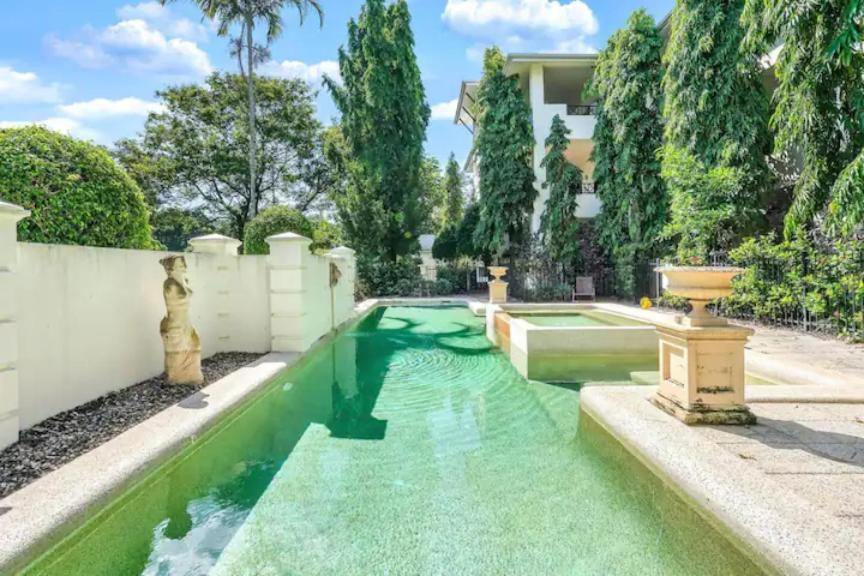 3 Bedroom 2 Bathroom, 5 Minute Walk To Esplanade Apartamento