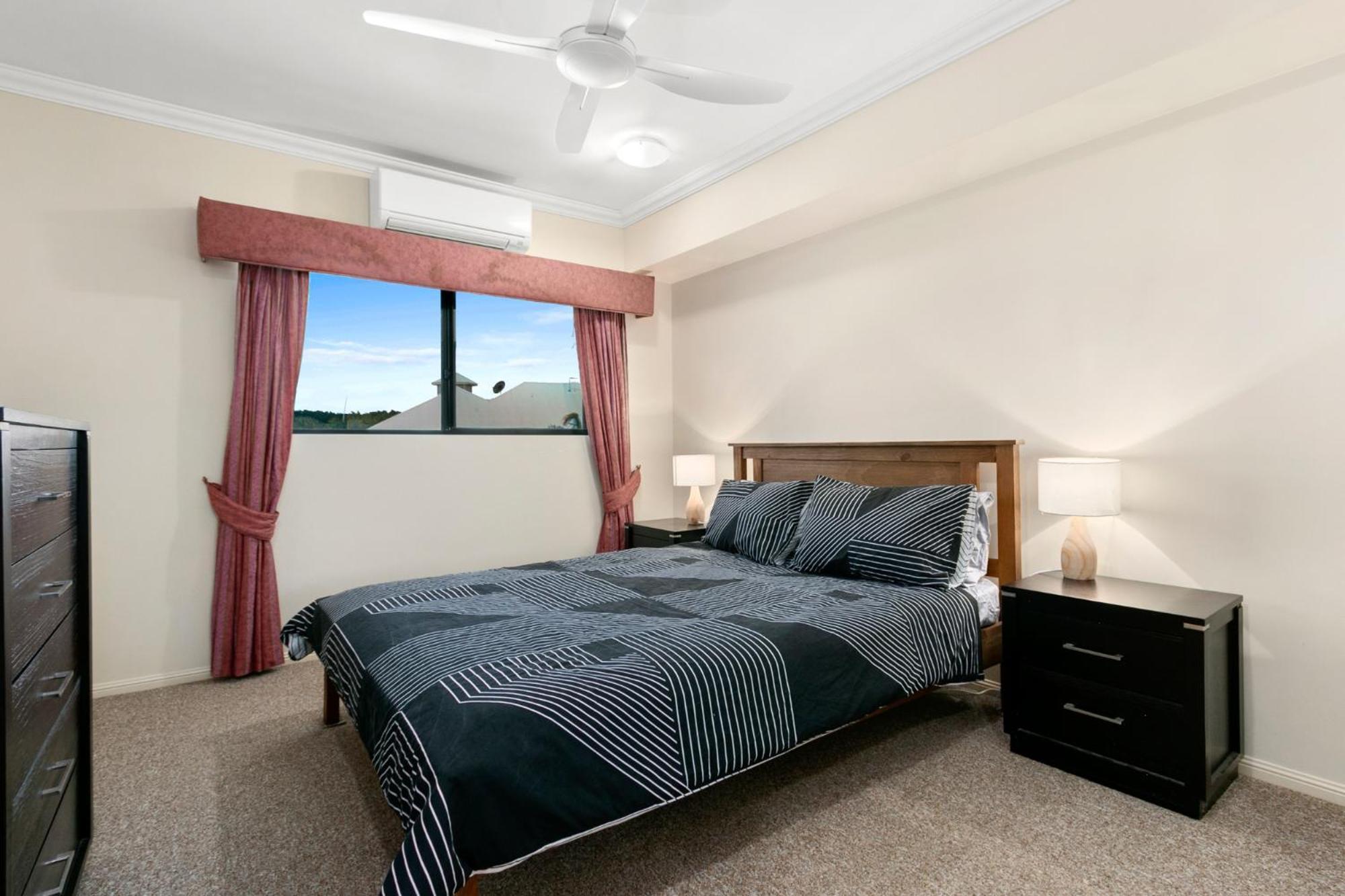 3 Bedroom 2 Bathroom, 5 Minute Walk To Esplanade Apartamento