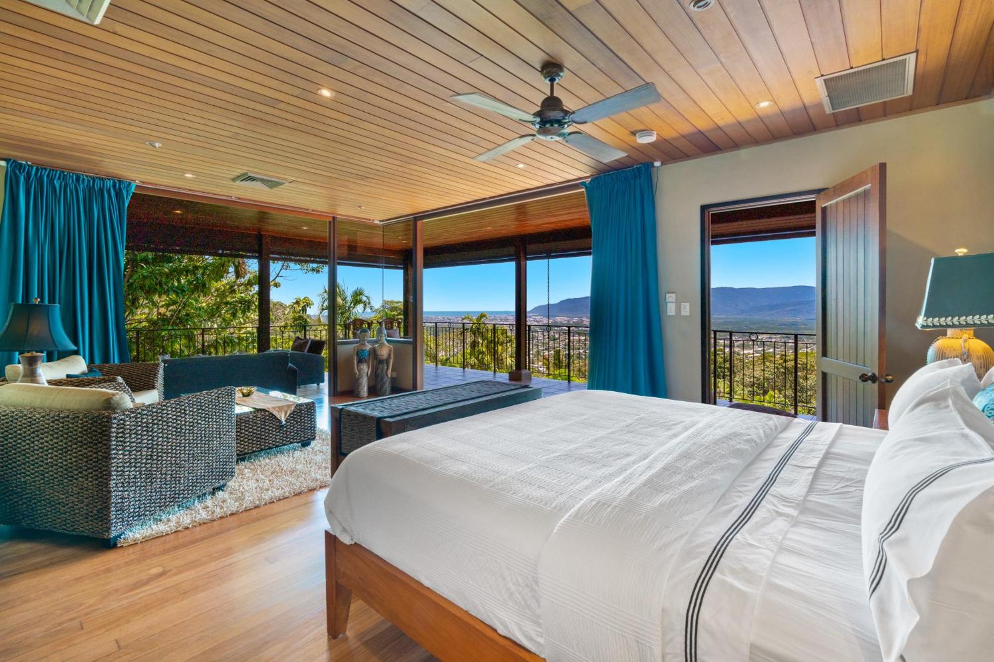 Villa Barong Luxury Overlooking Unrivalled Privacy And Location Search Barongcairns