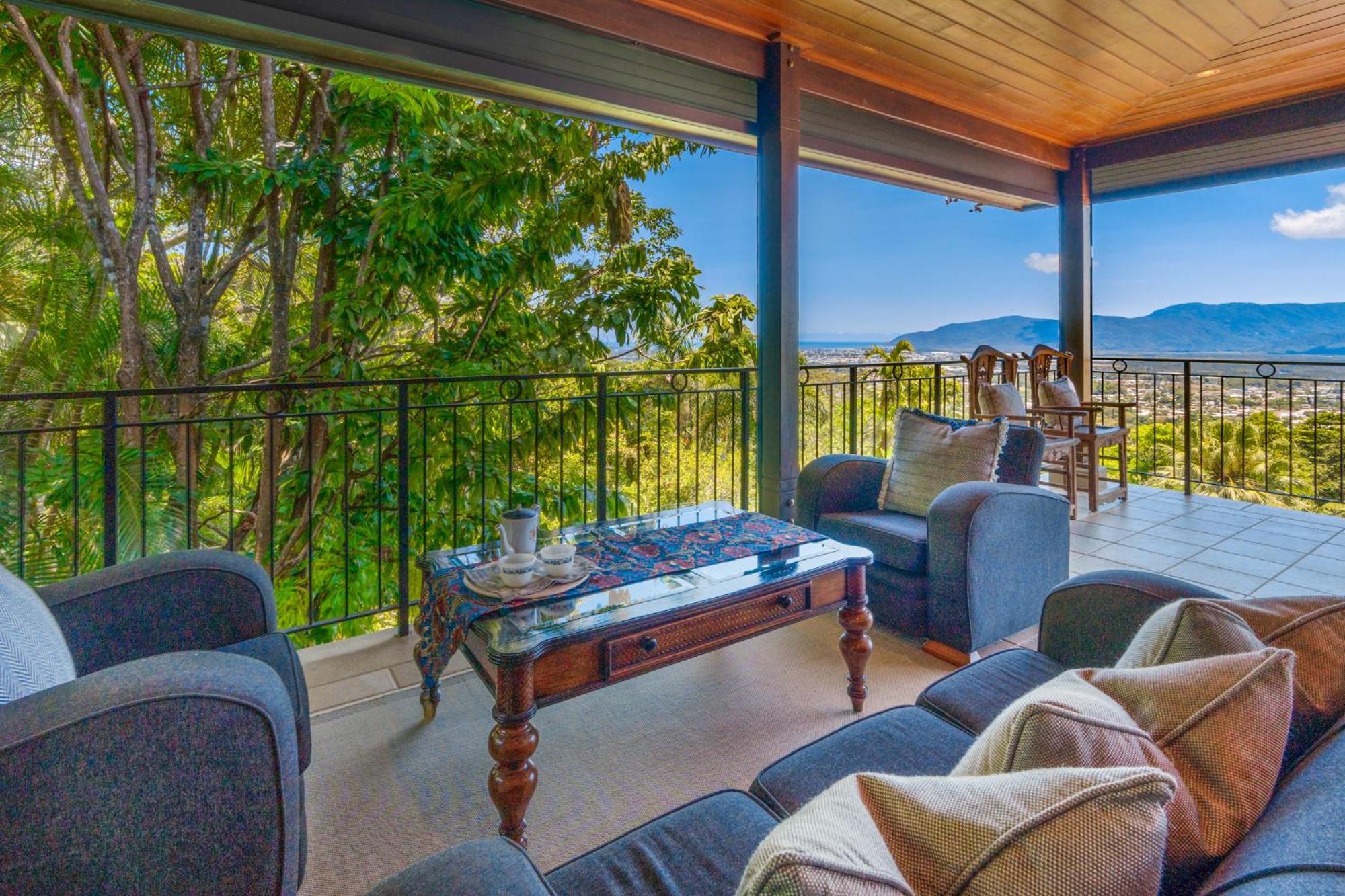 Villa Barong Luxury Overlooking Unrivalled Privacy And Location Search Barongcairns Cairns