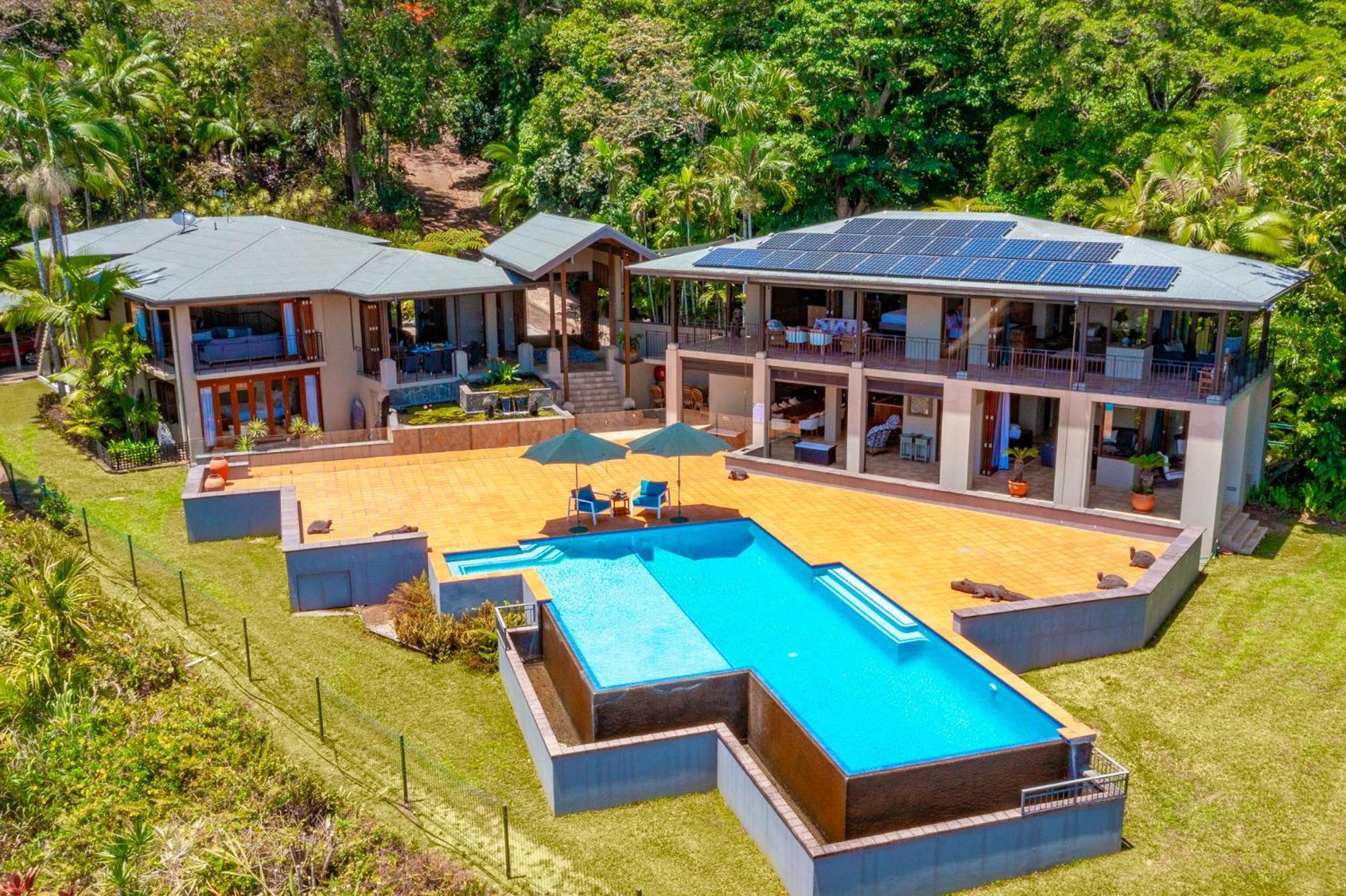 Villa Barong Luxury Overlooking Unrivalled Privacy And Location Search Barongcairns